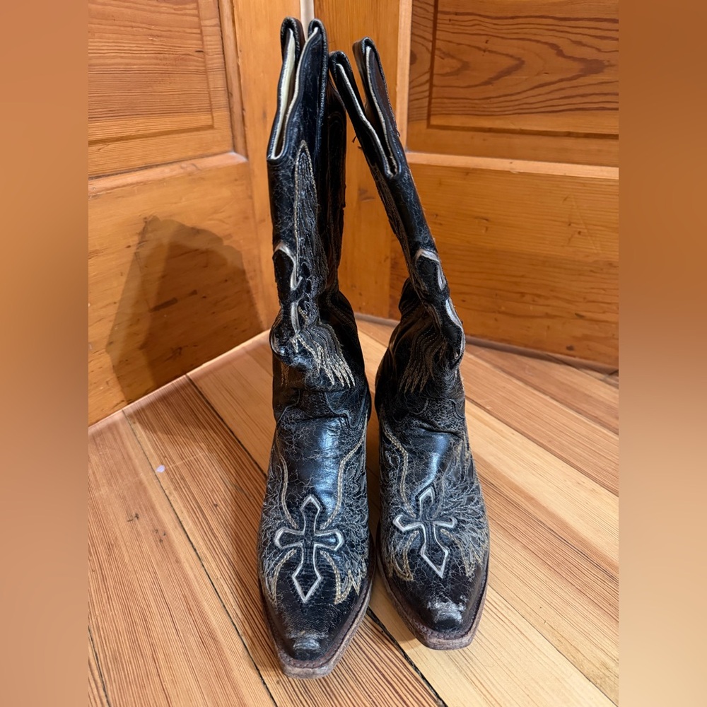 Women's Black Embroidered Western Heeled Boots